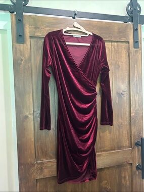 M89 Guberry Velvet Wrap Ruched Dress - Burgundy Size M